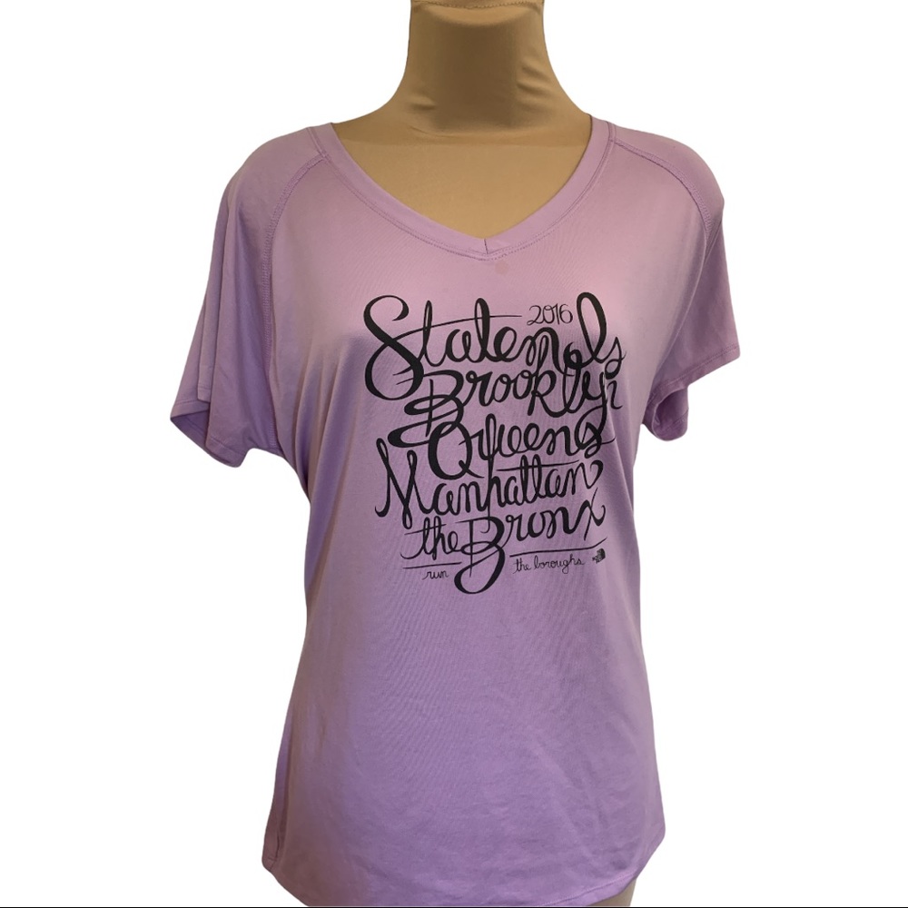 ❤️❤️The North Face ladies lavender v-neck top ❤️❤️